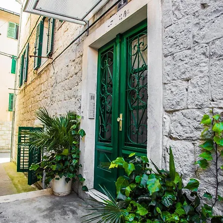 Hidden Paradise Bacvice Σπλιτ